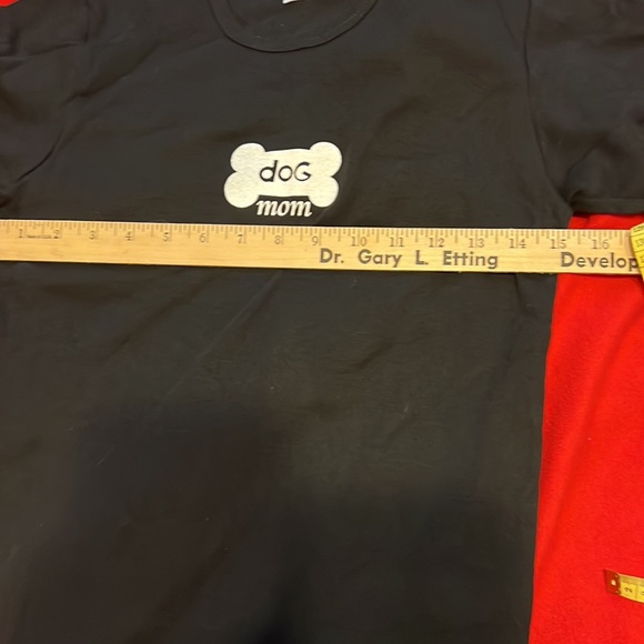 Ruby & bee dog mom T-shirt Nwot - Picture 7 of 9